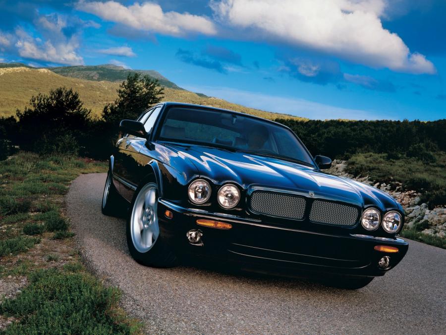  Jaguar XJR 1997 года  (US) (фото 2 из 5)